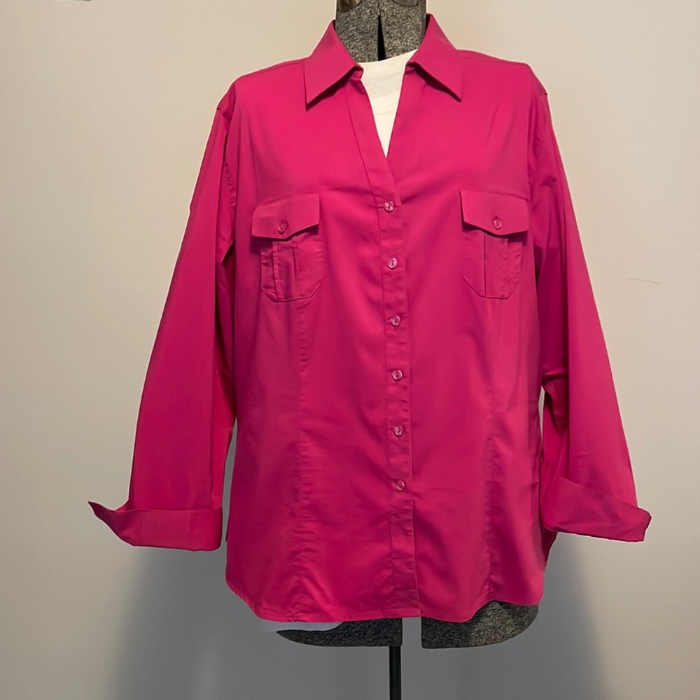 Blouse. Chico’s. Size 3. Pink. Excellent condition.